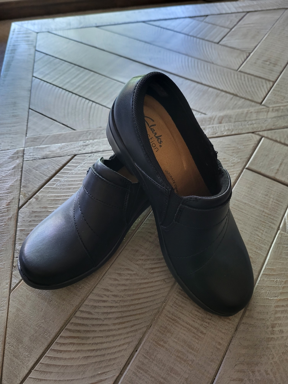 Clarks Women’s Black Leather Slip-On‎ Loafers